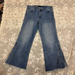 Kut from the Kloth Kelsey High Rise Ankle Flare Jeans – Light Wash | Side Snap D